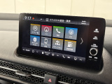 オーディオソース画面です!ラジオやBluetoothなど、対応するさまざまな方法で音楽を楽しめます。お気に入りの音楽を聴きながら、毎日の通勤からご家族とのロングドライブまで快適にお過ごしいただけます。