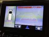 後方の見える安心をお届けするバックガイドモニター付:バックするときのアシストラインもあって楽々バック!車庫入れや縦列駐車をサポートし、苦手な駐車も安心です!今やもう手放せない装備ですネ♪