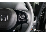 Hondaセンシングの機能のひとつ、アダプティブクルーズコントロール付!アクセルから足を離しても設定したスピードと前車との車間を保ち走行してくれます!車線維持もアシスト☆高速道路で疲労軽減ですね☆