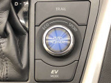 ドライブモードは走りの穏やかな順から「エコ」「ノーマル」「スポーツ」等が選べます。車種によりアクセルレスポンスやステアリングの重さ、エアコンの利き具合等が違います。