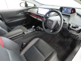 シンプルで使いやすいデザインの運転席です。