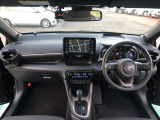 シンプルながら機能性溢れる運転席廻りです。視界性もよく、運転しやすいですよ。