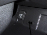 12V電源ソケットを設置しております。周辺機器の充電にご利用頂けます。