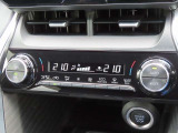 デュアルオートエアコン搭載☆運転席と助手席でエアコンが独立しているのでドライバーも同乗者もより快適にドライブができます♪