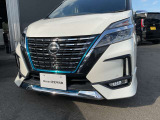 LEDヘッドライトハイビームアシスト機能付です。前方検知用カメラで、先行車や対向車のライト、道路状況・道路周辺の明るさを検知し、前方の視界を確保し手動で切り替えるわずらわしさを軽減します。