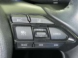 ステアリングスイッチ付き。前方から目を離すことなく操作することが可能です。