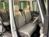 乗降がしやすい運転席。高さが調節できて小柄な方でも運転しやすいポジションをとることができます。