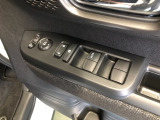 【窓操作部分】運転席のスイッチでは、すべてのウィンドーの開閉操作を行うことができます。