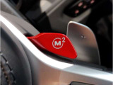 【パドルシフト付】Mマルチステアホイルに付随する「パドル・シフト」F1マシン感覚でシフトチェンジが可能となりよりドライビングの楽しさを演出します