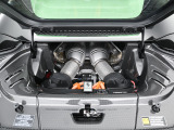 3.0L V6ツインターボエンジンに加え、モーターを搭載したプラグインハイブリッドモデルでございます。