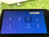 ラジオやテレビ、Bluetoothなどの選択項目が画面にまとまり、使いたい機能を見つけやすい表示です。音源や情報の切り替えを画面上で確認しながら行えます。