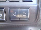 両側とも電動オートスライドドアです。運転席からも操作できて便利です。