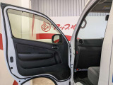 運転席ドア内張の状態です。