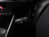 アダプティブクルーズコントロール機能搭載。前方の車両の速度に合わせて車間距離を一定に保ち、自動的にアクセル・ブレーキを調整します。