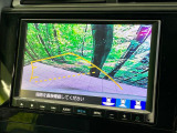 【バックカメラ】駐車時に後方がリアルタイム映像で確認できます。大型商業施設や立体駐車場での駐車時や、夜間のバック時に大活躍!運転スキルに関わらず、今や必須となった装備のひとつです!