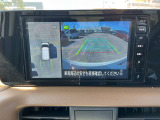 【アラウンドビューモニター】周囲を見渡せる映像で、スムースな駐車をサポートします