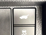 【パワーバックドア】スマートキーや運転席のボタンを押すだけでリアゲートが自動で開閉します!荷物を持っている時や、高い位置にあるバックドアを閉める際に便利な機能です♪