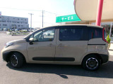 スライドドアなので狭い駐車場でも乗り降り安心です☆
