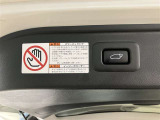 パワーバックドアは荷物の出し入れがしやすい優れものです!スイッチひとつで重いバックドアが締まります!日用品の大量買い出しにも大活躍します!