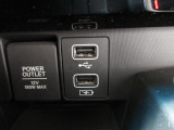 便利なUSBジャック・12V電源ソケットも付いています。周辺機器の充電にご利用頂けます。
