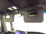 ★【あると便利な装備】運転席・助手席サンバイザー&ミラー+マップランプが装備されています