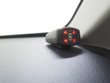 純正用品の前後コーナーセンサーが装備されています。障害物への接近を音とLED表示でお知らせします。