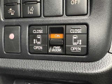 両側電動スライドドアのスイッチ付です。車内からもスイッチひとつで楽にドアの開閉が可能です。電動なので開閉時に力を使う必要がなく、半ドアになることもありません!