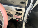 運転席側前部にドリンクホルダーあります♪運転中でも手が届きやすい位置にあって使い易いです♪