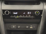 オートエアコンで車内も快適です。冬や雨の日の室内の結露防止等コンディションに加えて、冷え過ぎ、暖め過ぎに因る燃費を悪化を防ぎます。一度、温度を設定すれば自動的に過ごし易い温度に調整してくれますよ。