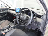 ◆視界広々で非常に運転しやすくロングドライブでも疲れを感じさせないすっきりとまとまったインパネ周りです。