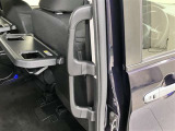 アシストグリップ付きなので乗り降りもラクラク♪
