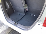 ☆リアシートは分割して前方にスライドしますので荷物の大きさに合わせてスペースを確保できます☆