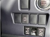 両側パワースライドドア付きだから、狭い駐車スペースなどでの 乗り降りラクラク!小さなお子さまのいるご家庭には嬉しい装備。