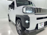明るいライトが夜道を明るく照らしてくれます。 運転する上で、道路状況をいかに早く認識できるか重要なポイントです。 白色光が暗い道も明るく照らしてくれますよ。