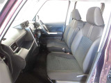 中古車だからこそ室内・シートは丁寧に洗浄します。