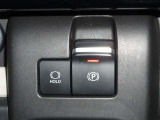 【パーキングセンサー】障害物などが車両に近づいた際に、音と画面表示にてお知らせしてくれます。警告音も段階的に鳴ってくれるので、どのくらいの近さなのか感覚的に察知することが出来ます♪