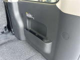 荷室にも小物入れが用意されております。