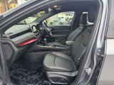 助手席も落ち着いて乗車いただけます。