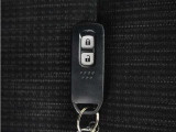 ◆スマートキー◆カギをバッグやポケットに入れたままでもドアロックの開閉ができる『スマートキー』付き!雨天や暗くなってもカギを取り出す必要がなくドアの開錠&エンジンも始動できます