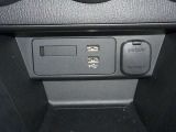 CarPlay対応USB差し込み口で充電しながらドライブ楽しめます♪