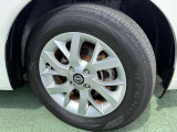 日産純正アルミホイール タイヤサイズは185/65R15です。