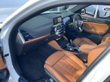 長時間の運転でも疲れにくく、オーナー様の事だけを考えて作成したBMWならではのとっておきのシートです。