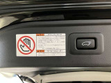 パワーバックドアは荷物の出し入れがしやすい優れものです!スイッチひとつで重いバックドアが締まります!日用品の大量買い出しにも大活躍します!