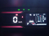 【メーターパネル】見た目もきれいで視認性もよく、安心して運転に集中できます。シンプルであるということが実は安全でもあるんです。