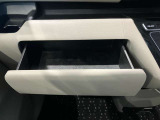薄型のティッシュBOXなどが収納出来ます。小物入れとしても使えるので便利です。