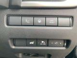 各種、多機能なスイッチが、運転席右側に配置されております。