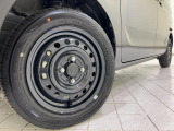 タイヤの溝もしっかりありますので、乗り出しで余計な費用が掛かることもありませんね。