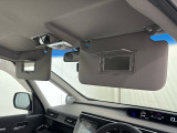 【あると便利な装備】後席確認ミラー付サングラスボックス+運転席・助手席サンバイザー&ミラー+マップランプが装備されています