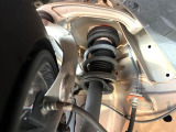 お車を安心してお乗りいただく為には、足回りの定期点検が欠かせません。サービスサポート(有償保証)では無料点検もご提供しており、安心のカーライフをお過ごしいただけるサポート体制が整っています。
