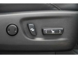 電動モーターで動くシートです。自分が調整したいと思う場所のスイッチを押している時間だけ動きます。